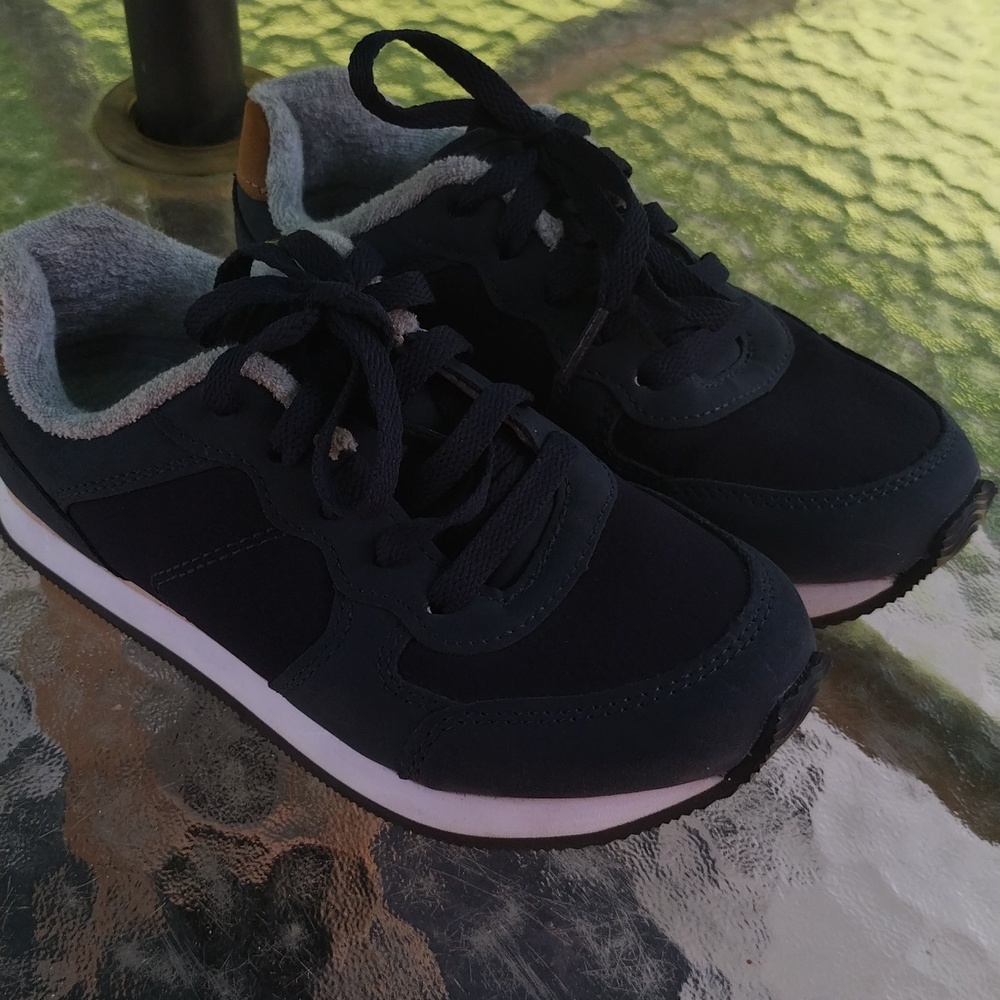Cat & Jack navy blue kids shoes size 2